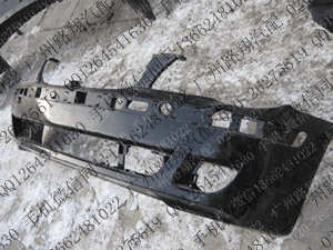 宝马760LI保险杠