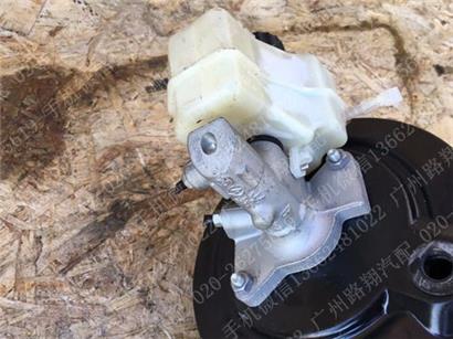 宝马320i刹车总泵