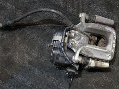 宝马X4刹车分泵