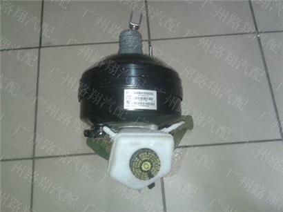 宝马220I刹车总泵