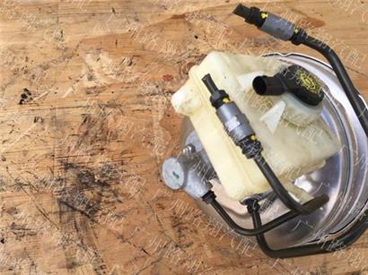 宝马630I刹车总泵