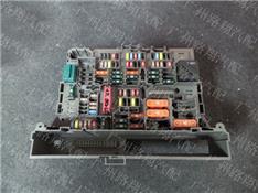 宝马116I保险丝盒