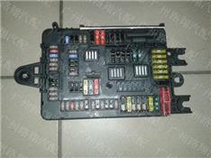 宝马435I保险丝盒