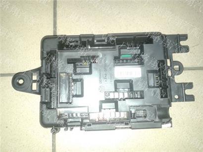 宝马M3保险丝盒