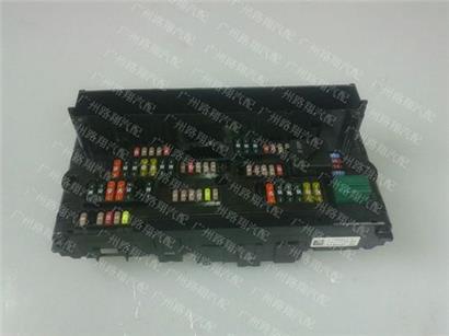 宝马525LI保险丝盒