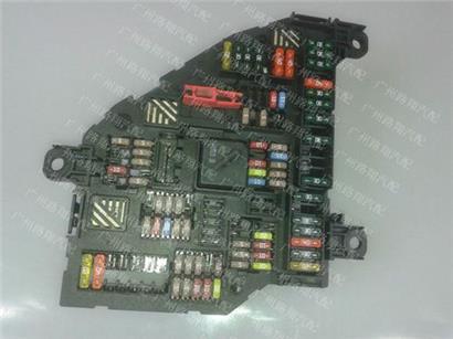 宝马535LI保险丝盒