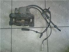 宝马330I刹车分泵