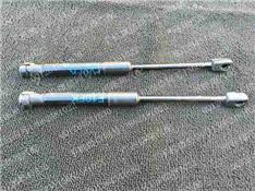 宝马525LI机盖撑杆