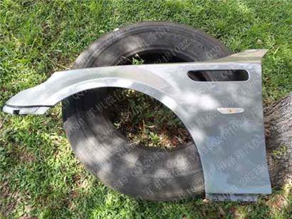 宝马523LI叶子板