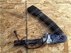 宝马730LI安全带插扣