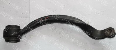 路虎发现3下摆臂