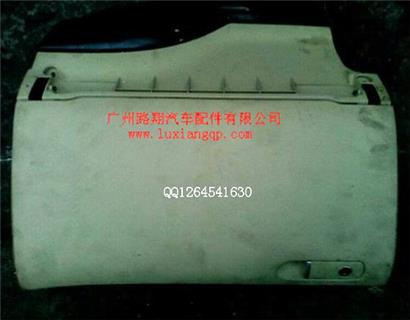 大众帕萨特B5杂物箱