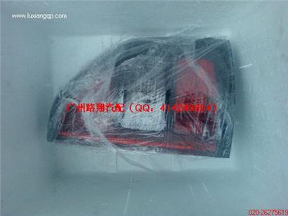 三菱帕杰罗V73尾灯