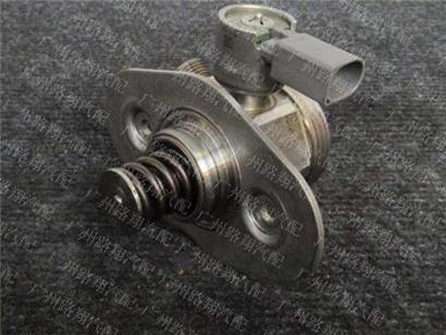 宝马328LI高压油泵 1351 8635 048