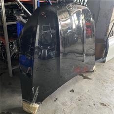 奔驰GLE350前机盖