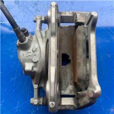 奔驰C180制动分泵