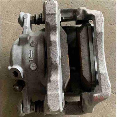 奔驰C200制动分泵