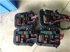 奔驰C200保险丝盒