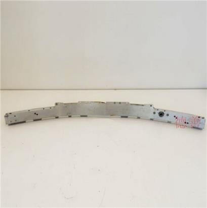 奔驰C260保险杠内铁