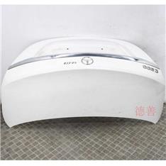 奔驰C200行李箱盖