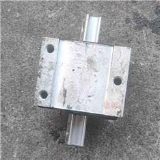 奔驰E260发动机脚胶