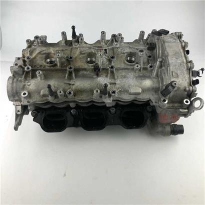 奔驰GL400汽缸盖