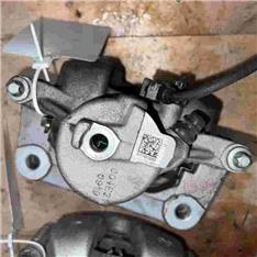 奔驰B200刹车分泵